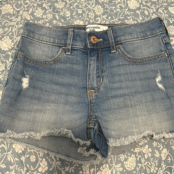 Abercrombie Kids high rise shortie shorts. Size 9/10 - Picture 1 of 3